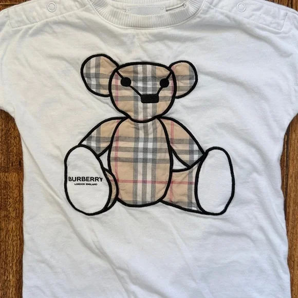 Burberry onsie 6 months - Picture 2 of 7